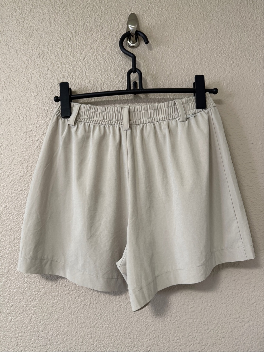 NWT Vuori Villa Trouser Short XS Beige Athleisure Casual Summer High Waist Short - Picture 5 of 9